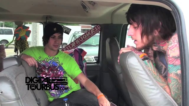 Eyes Set To Kill - BUS INVADERS Ep. 16