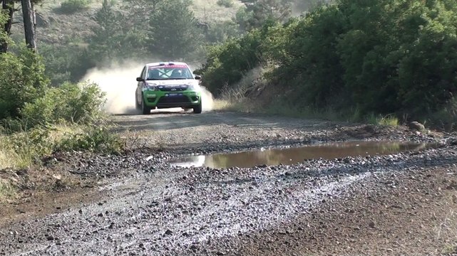 Burcu Burkut Erenkul & Efe Ersoy - 2014 Yeşil Bursa Rallisi - Su Geçişi - Ford Fiesta ST