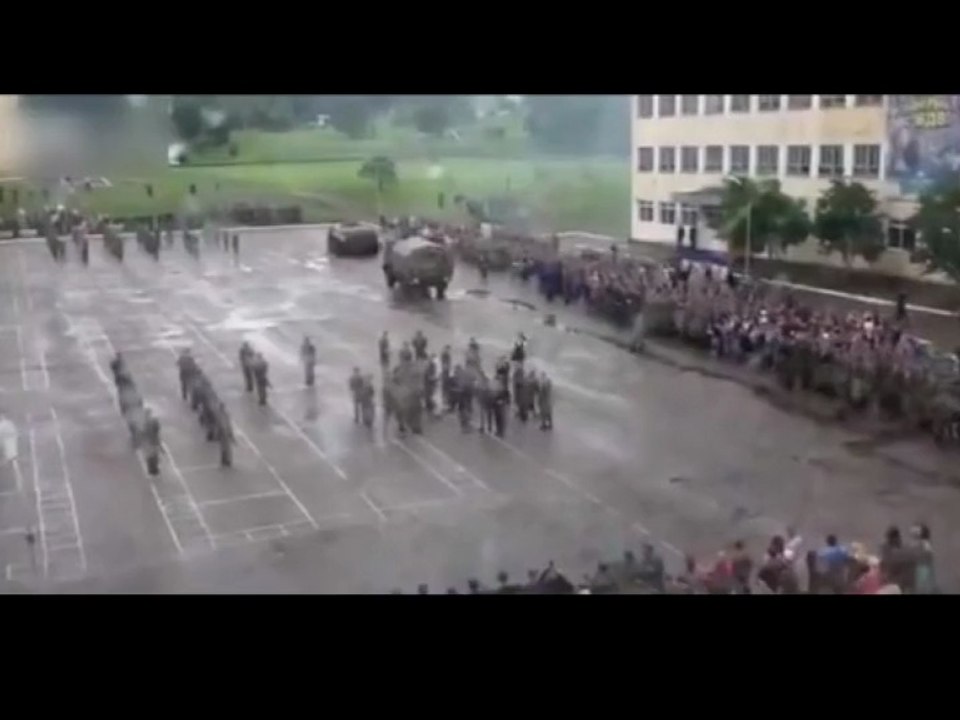 Tanku shkel ushtarin gjate parades