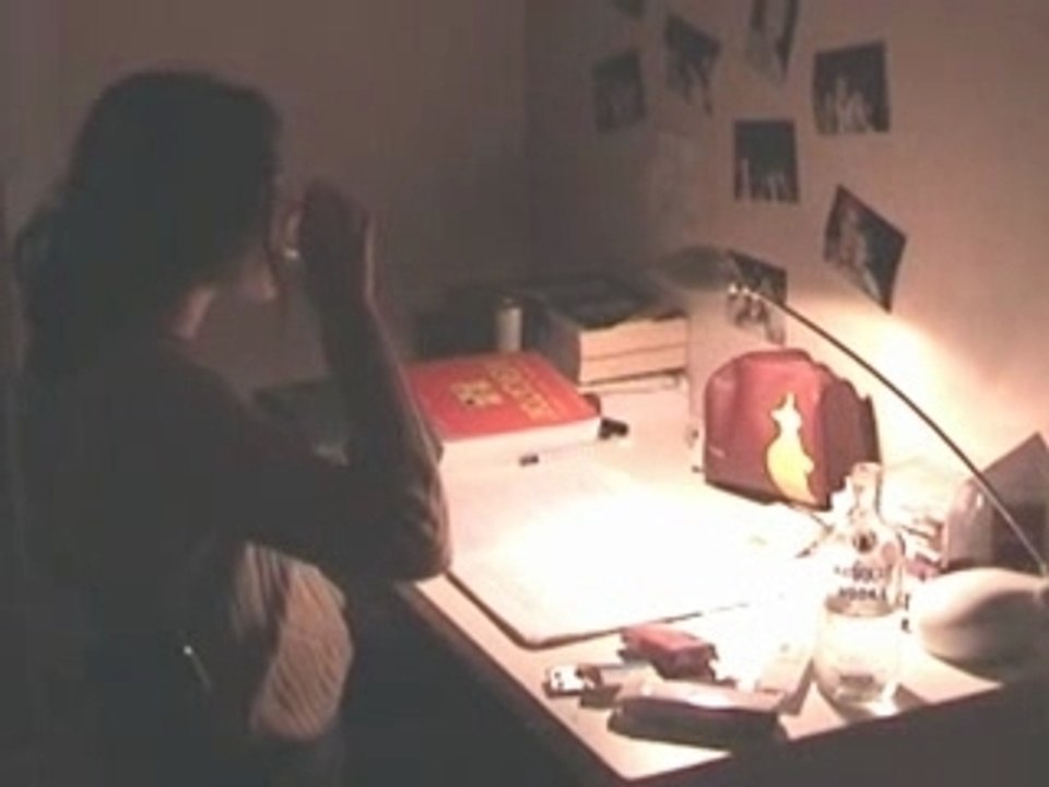 Spot jeune fille et medicaments