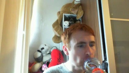 Wiwi égratigne "il ne voit pas que je l'aime" de Wallen