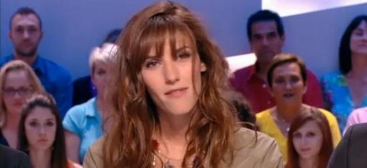 Doria Tillier passe son bac de philo en faisant des doigts d'honneur !