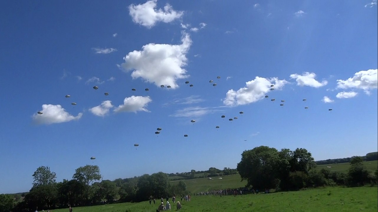 PARACHUTAGE A LA FIERE