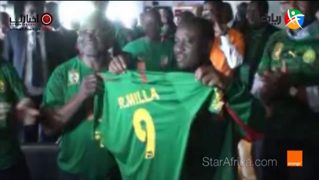 Roger Milla et les camerounais à fond derrière les Lions