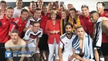 Le (faux) JT du Mondial : Angela Merkel, 12ème homme de l'équipe d'Allemagne