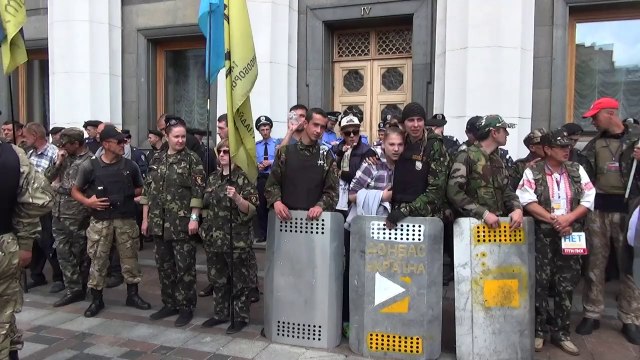 Kiev: manifestation pour des élections législatives anticipées