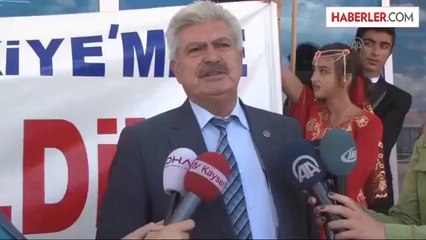 Esnaf, gurbetçiyi havaalanında karşıladı -