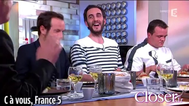 Stephane Bern parle de l'hymne britannique né de l'anus du Roi Louis XIV