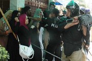 Dunya News - 8 die including 2 women as clash between police, PAT workers turns violent