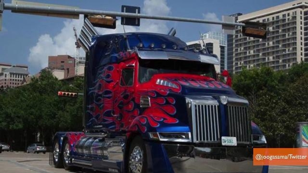 Car Service Uber Letting Customers Call for Optimus Prime