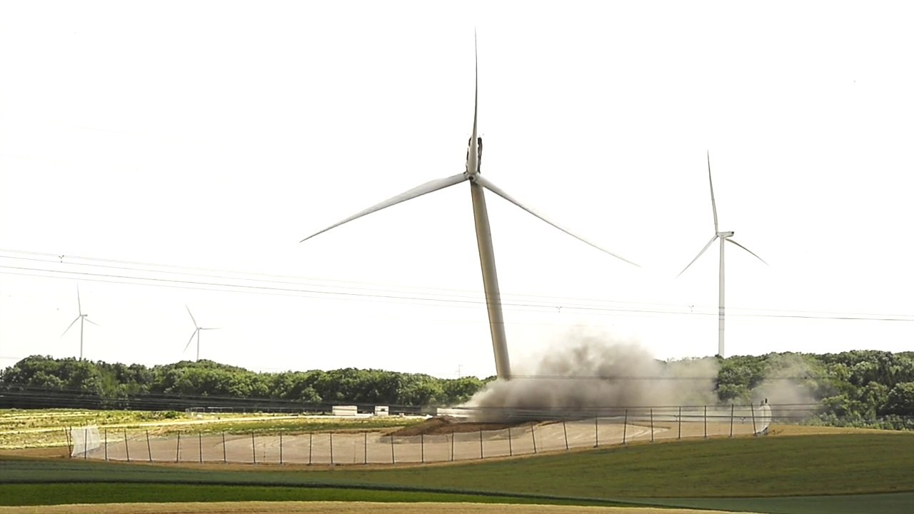 Ardennes. Une éolienne détruite à la dynamite - Vidéo Dailymotion
