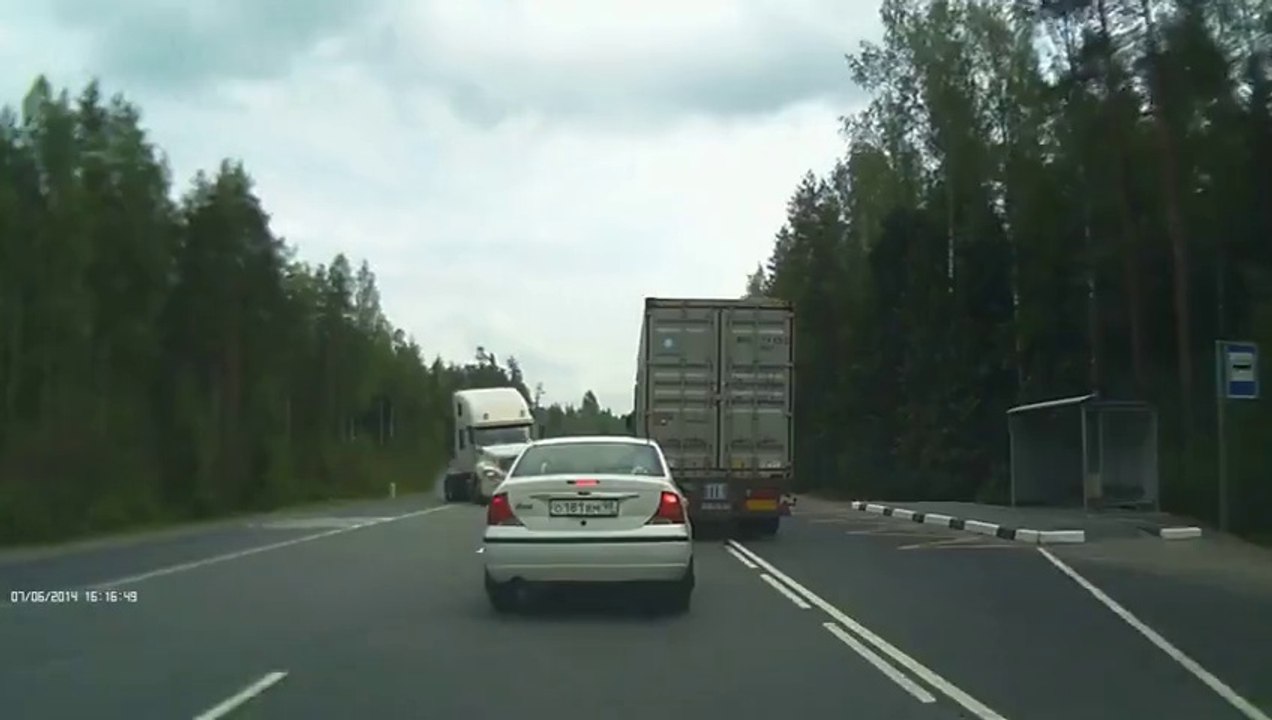 Accident de camion plus qu'impressionnant.
