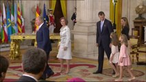 Espagne: le roi Juan Carlos signe son abdication