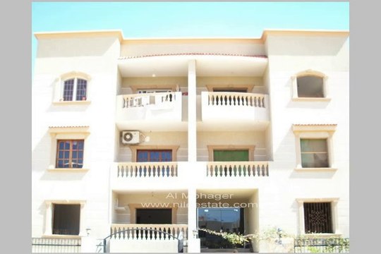 شقة بتشطيبات ممتازة للبيع بالنرجس 1 القاهرة الجديدة