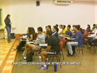 SALA DE AULA CHEIA EM DIA DE JOGO