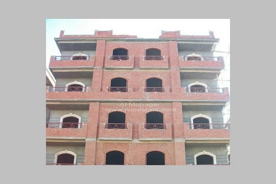 شقة نصف تشطيب بمساحة 200 متر للبيع بالبنفسج عمارات القاهرة الجديدة