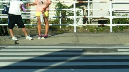 Pidgeon Toed Girls in Japan!