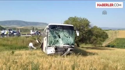 Yolcu otobüsü tıra çarptı: 4 yaralı -