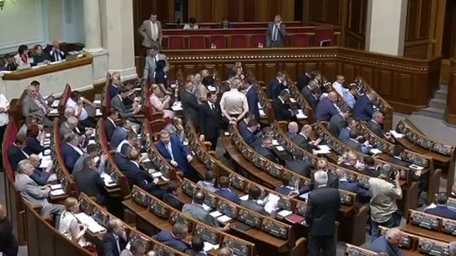 Ukrainian protesters call for snap elections