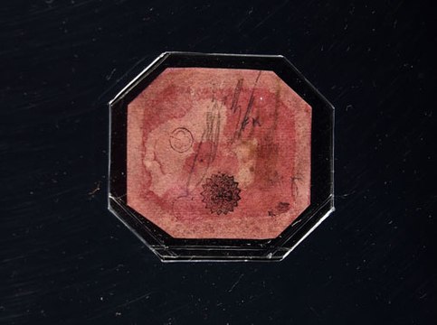 Un miniscule timbre vendu plus de 7 millions d'euros