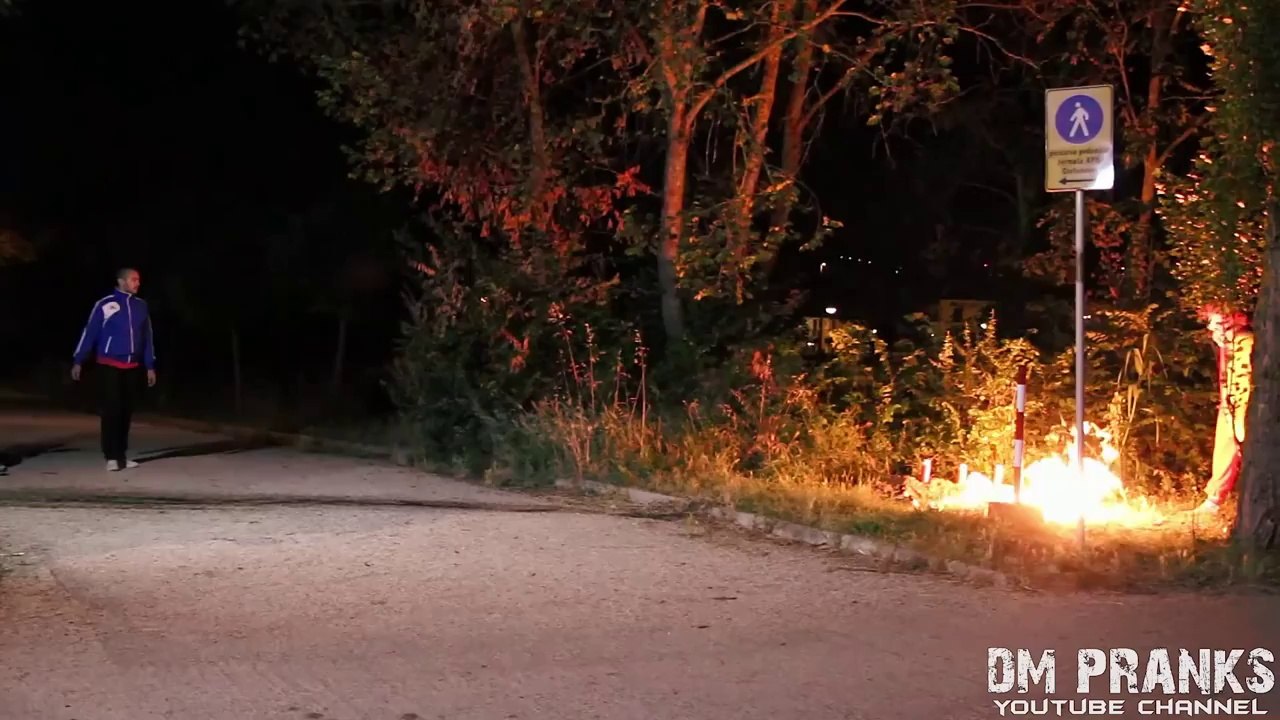 Killer Clown Returns Scare Prank!