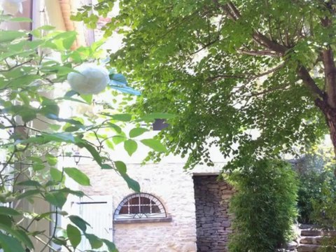 VILLA LUXE AVEC JARDIN - APT EN LUBERON - 214 000€