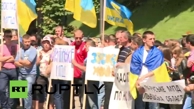 Ukraine: Kiev protesters demand resignation of parliament