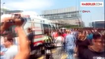 5 Karayolu Halıcıoğlu Mevkii'nde Polisi Görünce Kaçmaya Başlayan Su Satıcıları Metrobüs Yoluna...