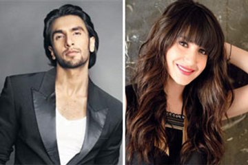 Ranveer avoids posing with ex-Anushka!