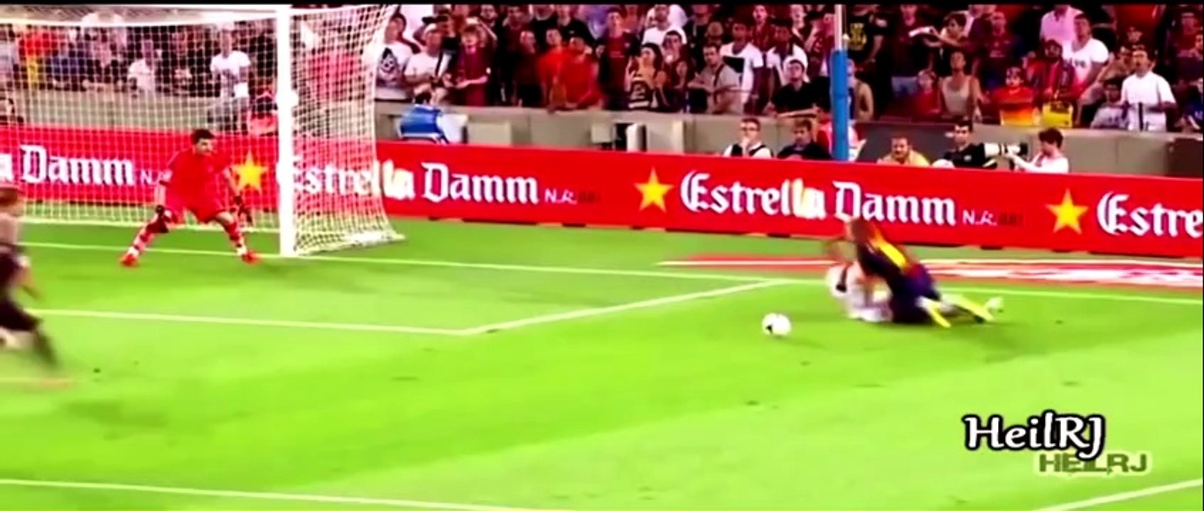 Andres Iniesta ● Crazy Dribbling Skills ● 2004-2014