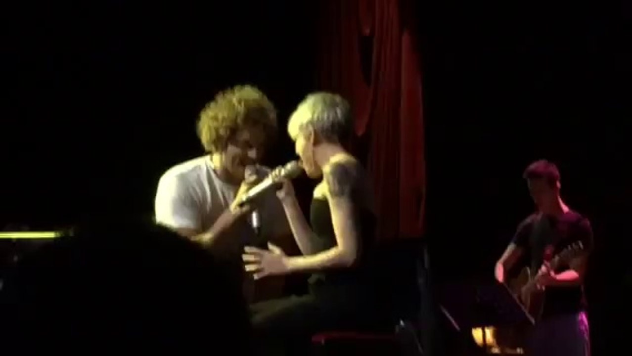 Daniel Diges a dúo con Angy cantando “Cómplices” 3