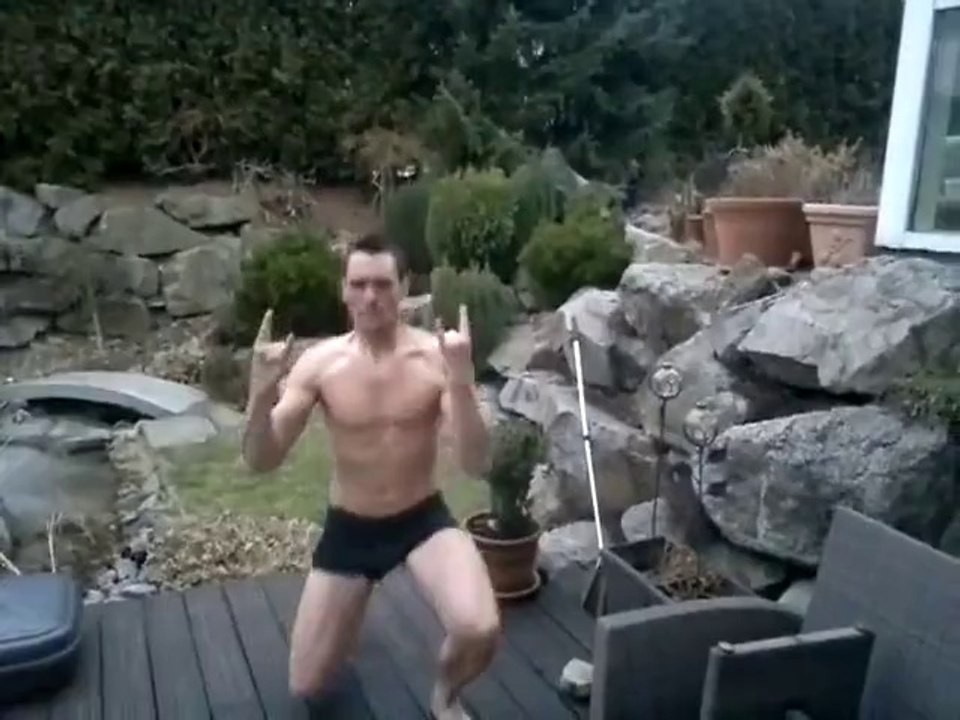 Havuza Bombalama Atlamak (Yılın Malı)