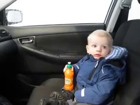 Oto Yıkamayı İlk Defa Gören Bebeğin Tepkisi