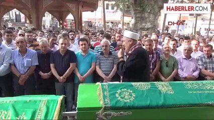 Erzincan'daki Kazada Ölen 5 Kişiden 3'ü Tokat'ta Toprağa Verildi