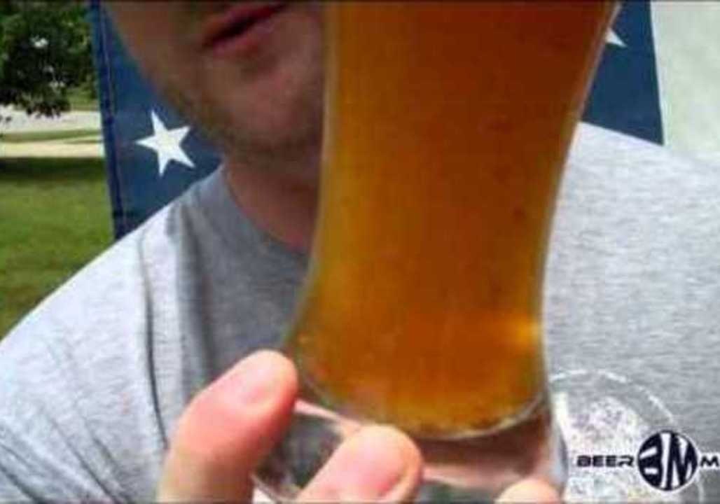 Beer Blogger Fails in Chugging 25-Year-Old Beer