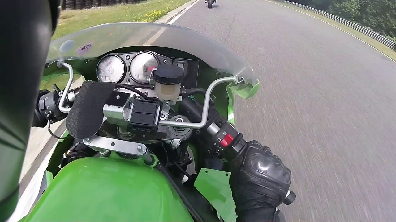 Journée club moto Pau 16/06/2014 - Groupe 1 - 6ème session - ZX9R vue casque derrière Toto et Domi