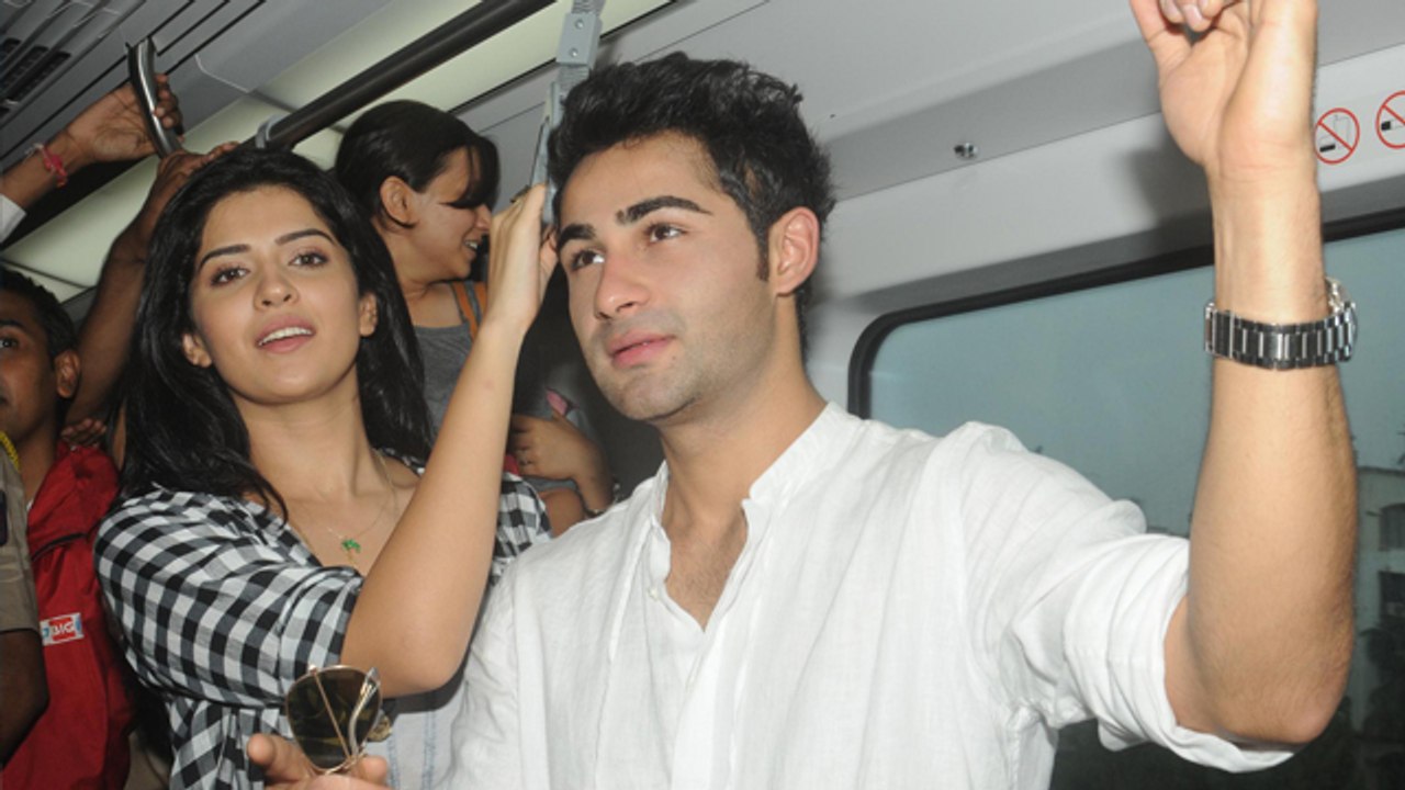 Armaan Jain & Deeksha Seth Promotes Lekar Hum Deewana Dil @ Mumbai Metro