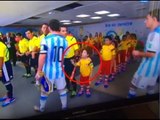 Messi Ignora Criança Antes de Entrar no Jogo