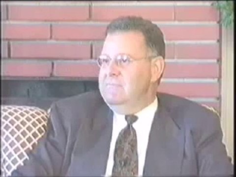 Un ancien haut responsable de la Nasa l’affirme : il existe bien des bases extraterrestres sur la lune