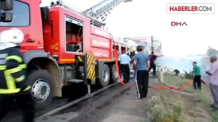 Seyir Halindeki Tır'ın Dorsesi Yandı