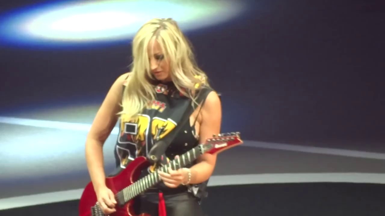 ▶ NITA STRAUSS NATIONAL ANTHEM THE STAR SPANGLED BANNER HONDA CENTER LA KISS 4_5_2014