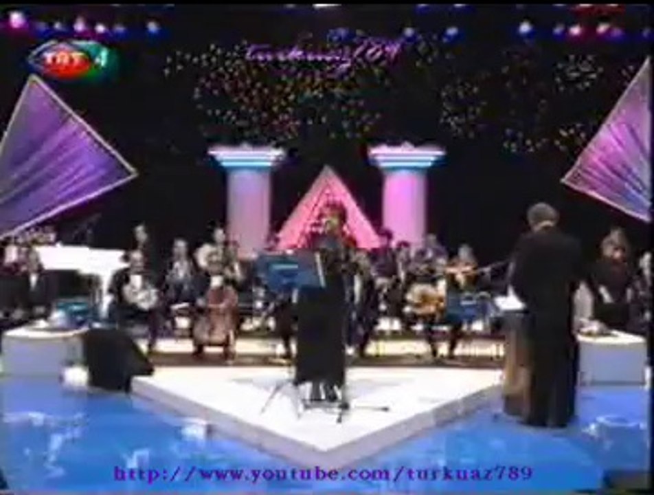 Suna BATIGÜN KONAKÇI-Şu Göğsüm Yırtılıp Baksan Dikenler Aynı Güldendir