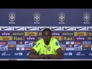 Fernandinho fala da disputa por posição