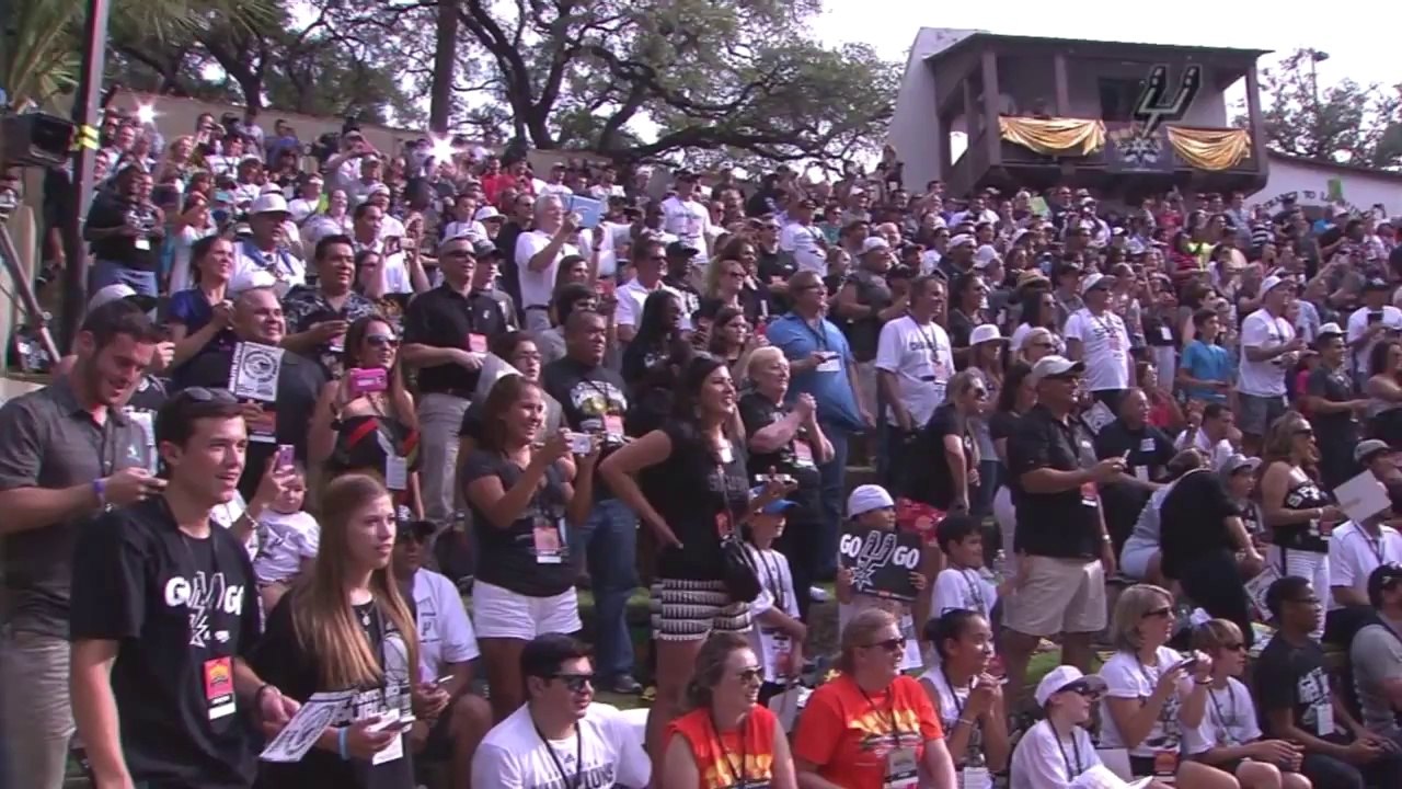 Tony Parker et Boris Diaw, vedettes de la parade des Spurs