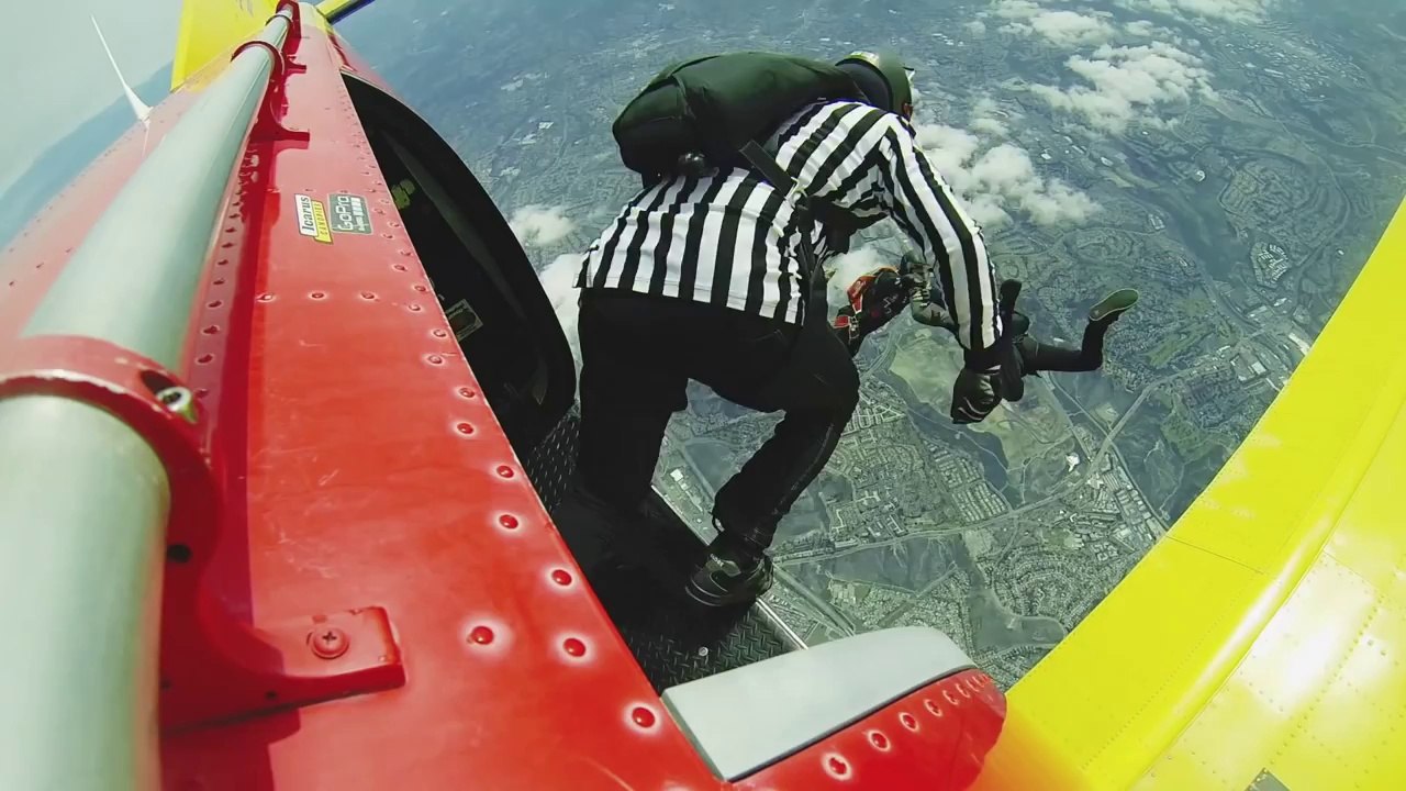 Un nouveau sport de combat : Full Contact Skydiving, baston dans les air, en chute libre!