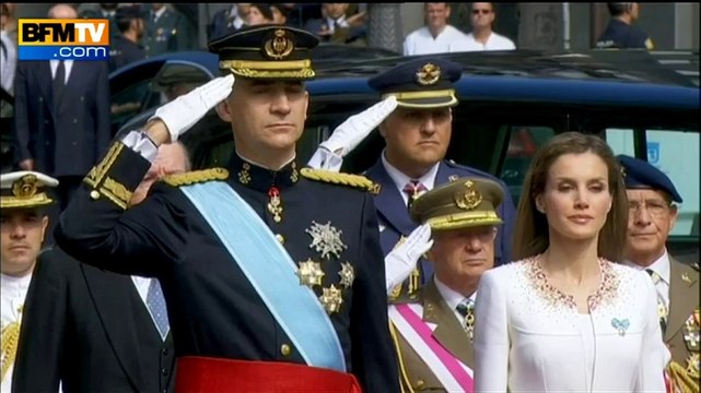 La nouvelle famille royale espagnole chante l'hymne avant l'avènement de Felipe VI - 19/06