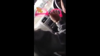 Il s'incruste dans une course avec une Polo et manque de se crasher