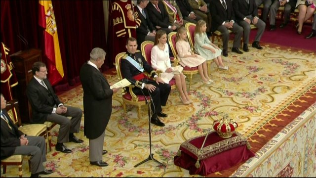 Espagne: Felipe VI rend hommage à son père Juan Carlos