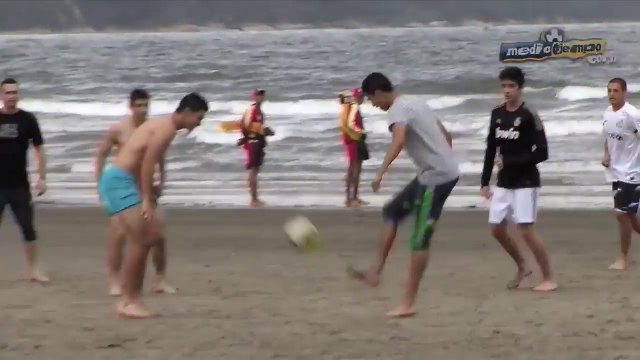 Disputaron seleccionados del Tri 'cascarita' en la playa