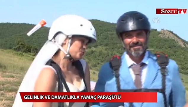 Gelinlik ve damatlıkla yamaç paraşütü